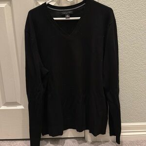 Men’s v-neck sweater